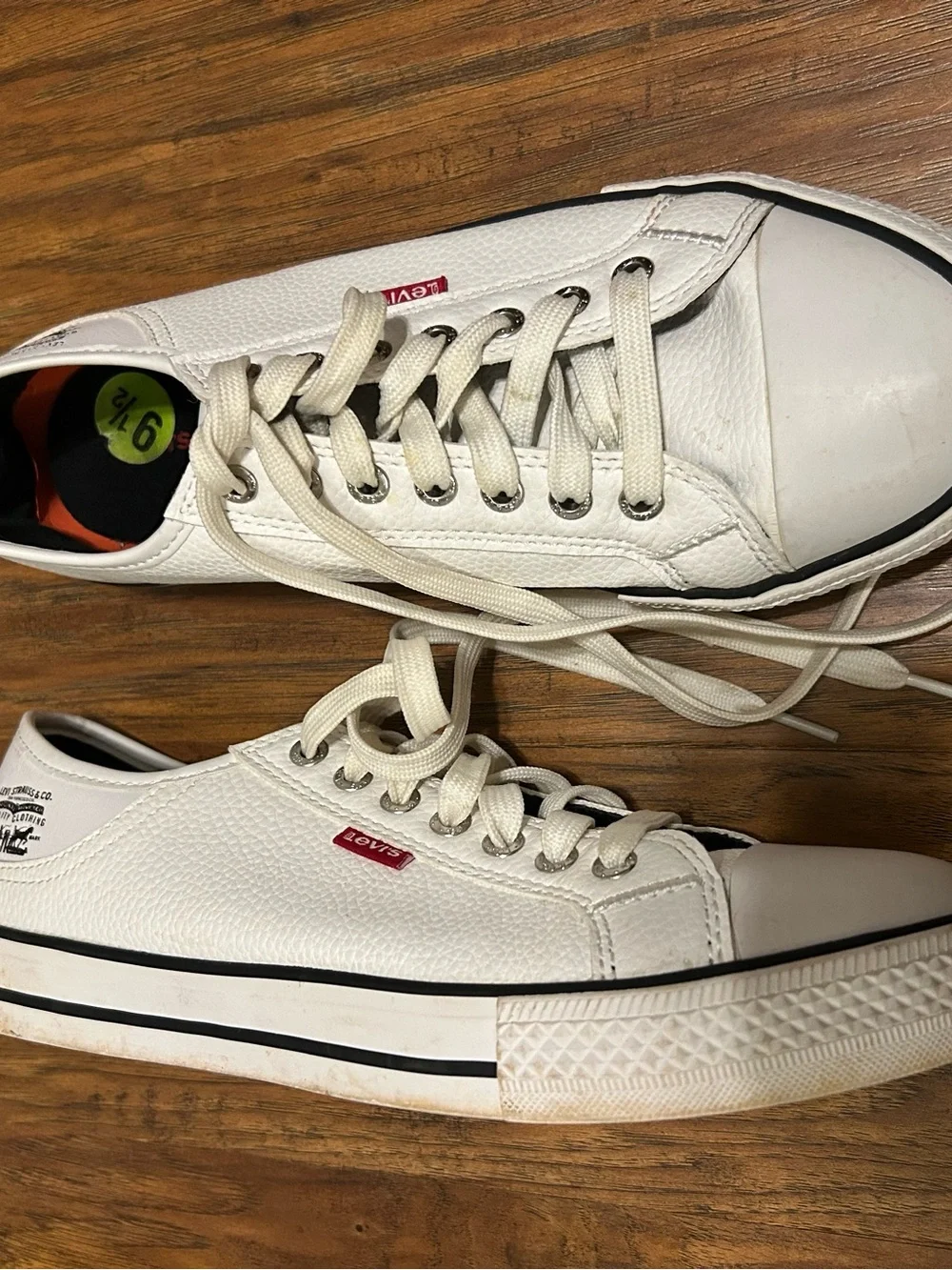 White Low-Top Canvas Sneakers with Black Trim Levi's - Picture 4 of 8